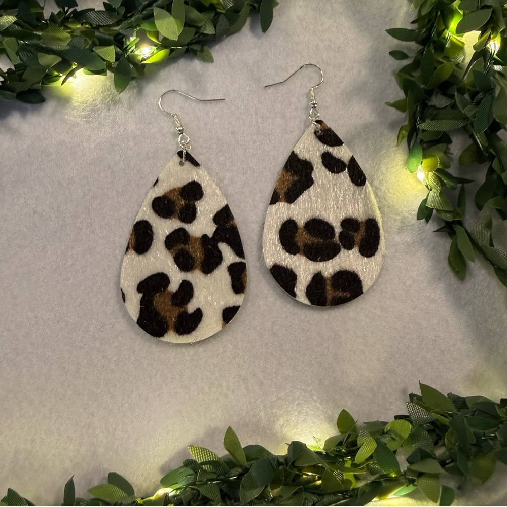 Handmade Teardrop Faux Fur Leopard Print Earrings Lightweight Dangle‎ Western